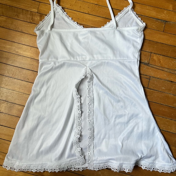 Beautiful white vintage silk tank top. PERFECT FOR LAYERING!! - Picture 3 of 4